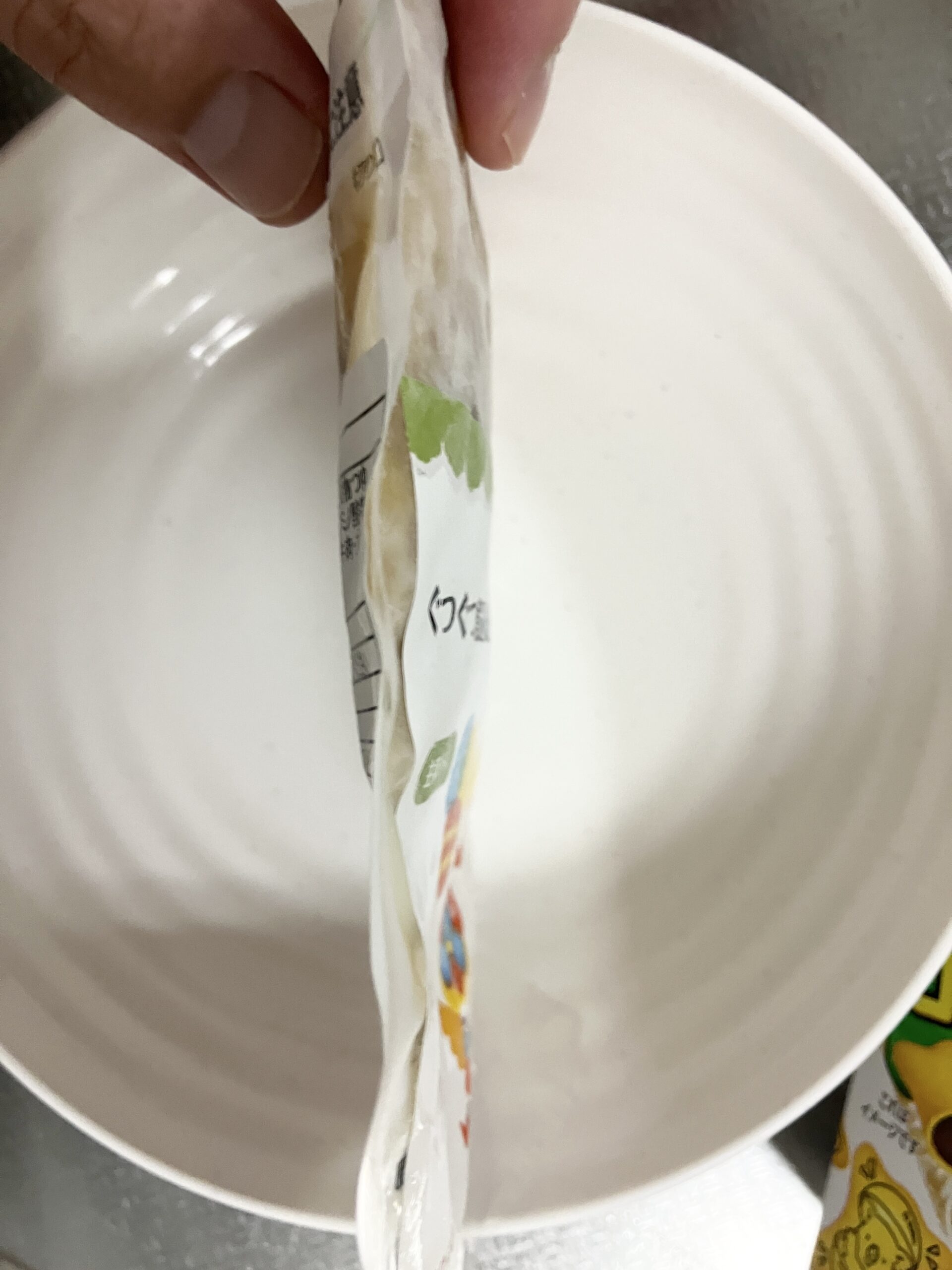 モグモの袋を横から見たところ。薄い