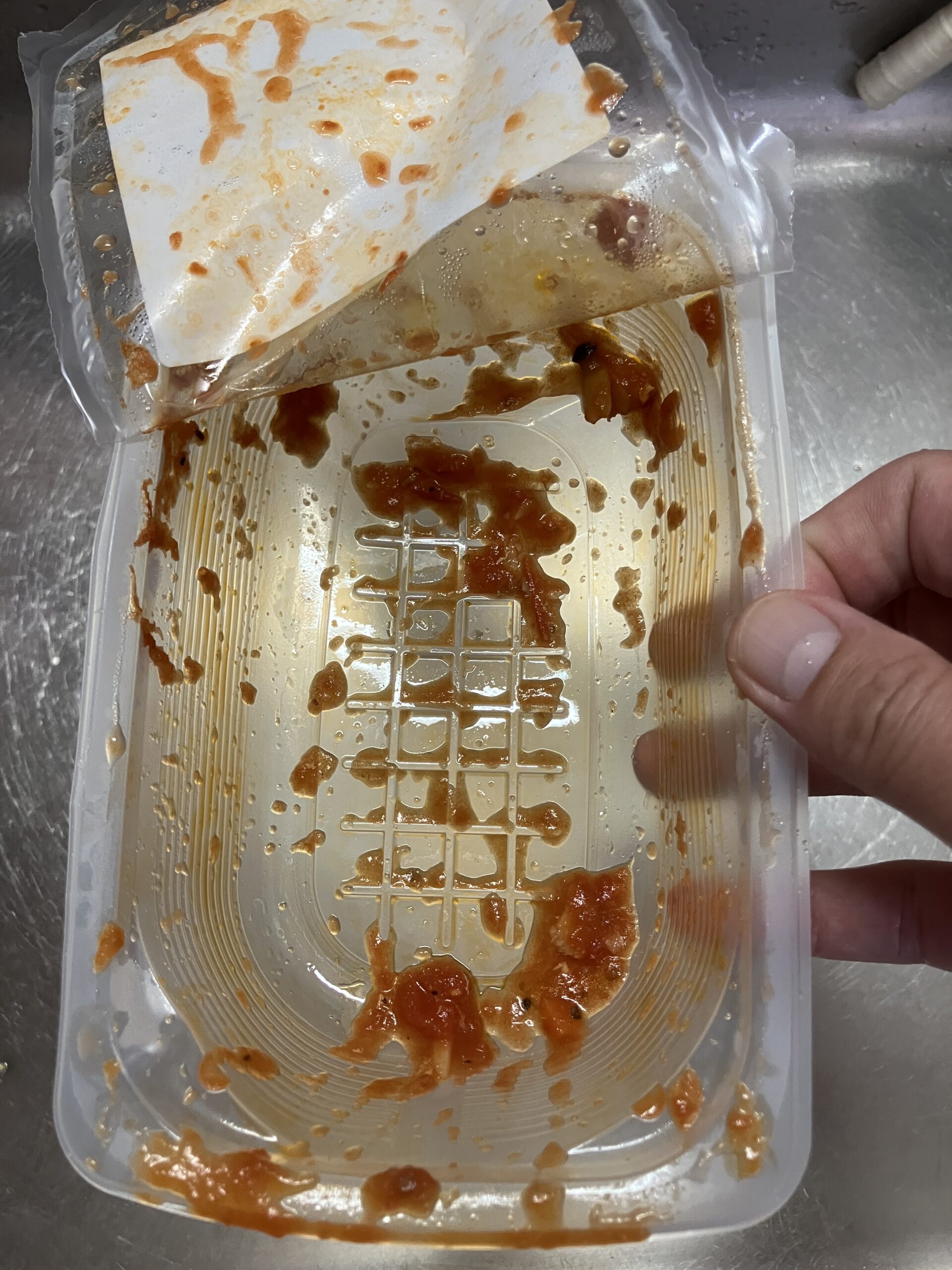 食べ終えたシェフの無添つくりおきの容器