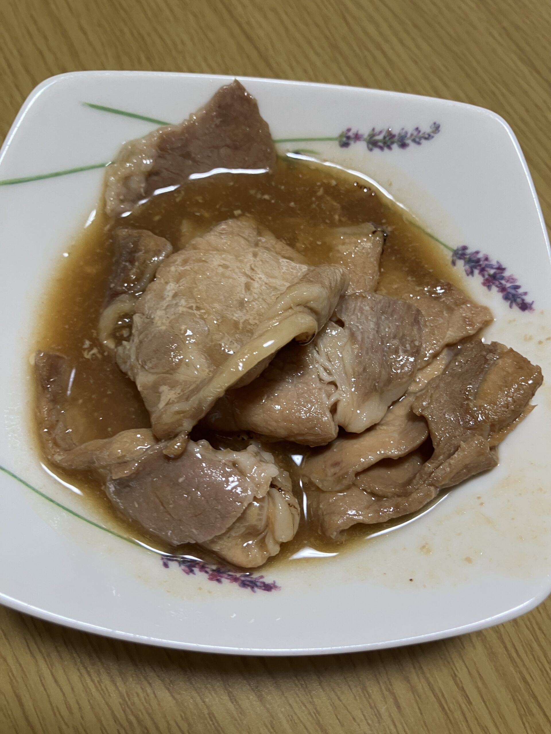 フィットディッシュの豚の生姜焼きを皿に出したところ