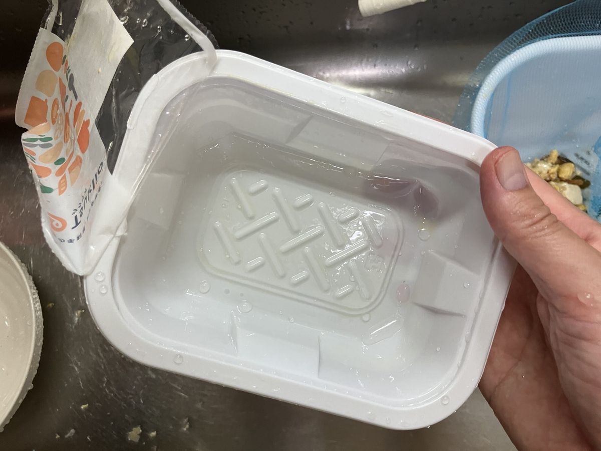 食べ終わったあと軽くすすいだツクリオの空き容器